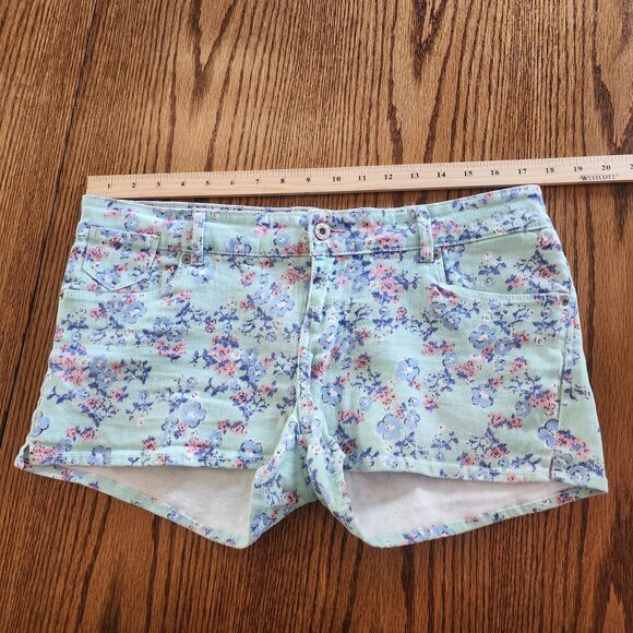 Levi's Green Blue Pink Floral Shorty Shorts Size 15 Low Rise y2k Style - Picture 6 of 8
